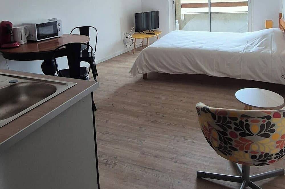 Entire apartment, Aquarius, studio centre ville avec climatisation et balcon in Saint-Céré, Massif Central