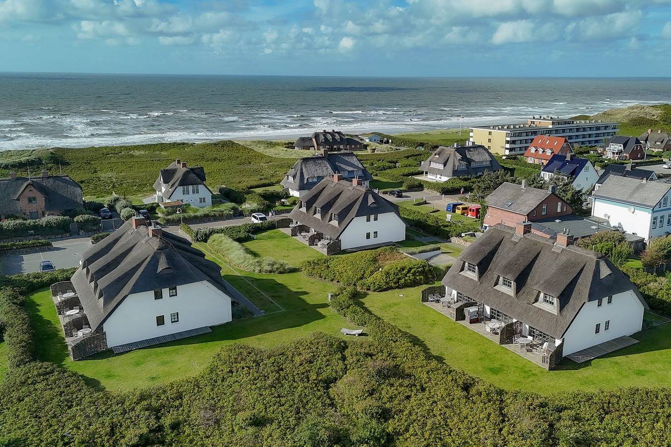Exkl. Luxus-Hausteil unter Reet mit 4 Zimmern auf ca. 150 m², für bis zu 4 Pers. in Wenningstedt, Sylt