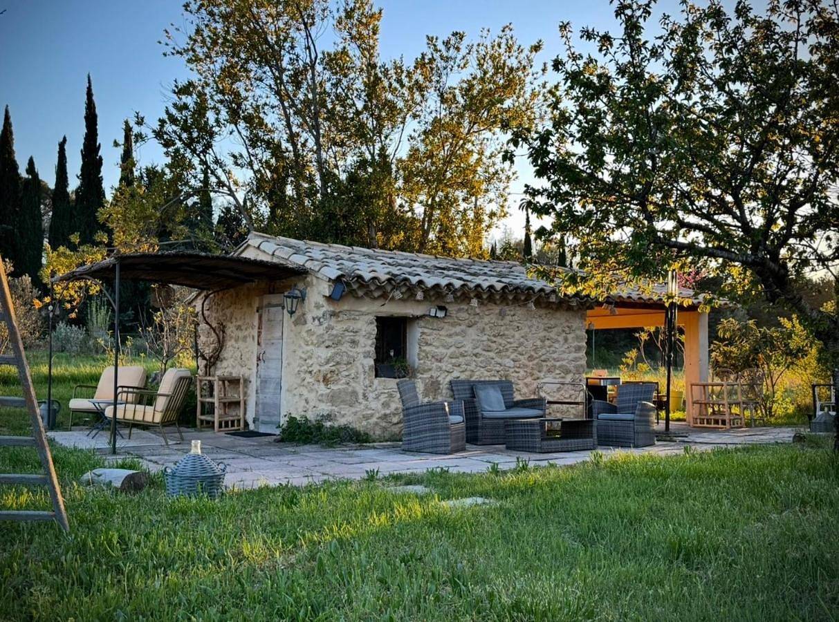 Cabanon bucolique face au Luberon in Lourmarin, Parc naturel régional du Luberon