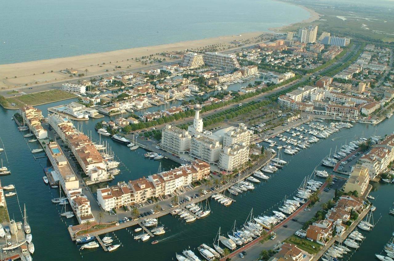 Appart’hôtel pour 10 personnes avec terrasse in Empuriabrava, Haut-Ampurdan