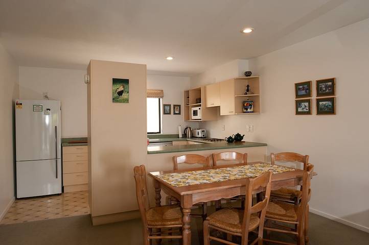 Holiday apartment for 6 people, with balcony and garden in Akaroa