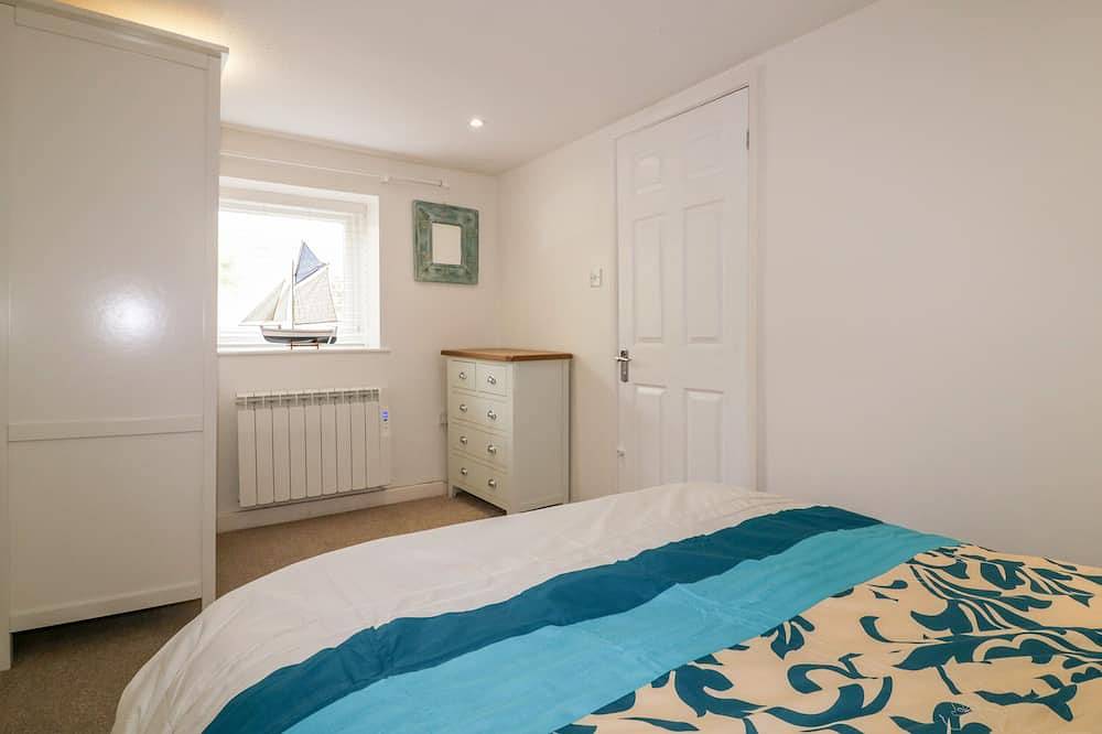 Cove Cottage, pet friendly, with a garden in Tintagel in Tintagel, Cornwall