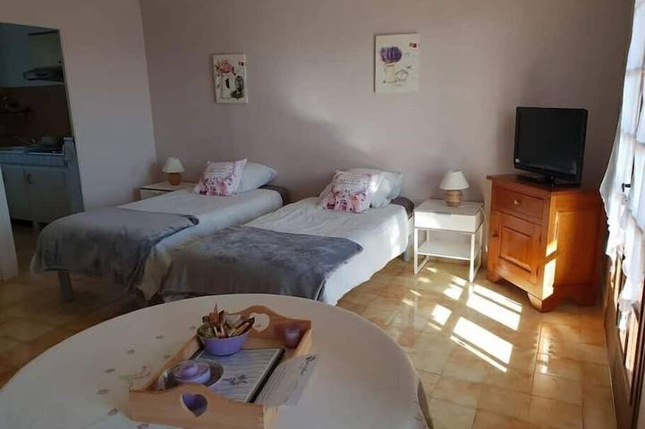 Appartement entier, Etoile Lou Cigaloun Ana Location in Gréoux-les-Bains, Alpes-de-Haute-Provence