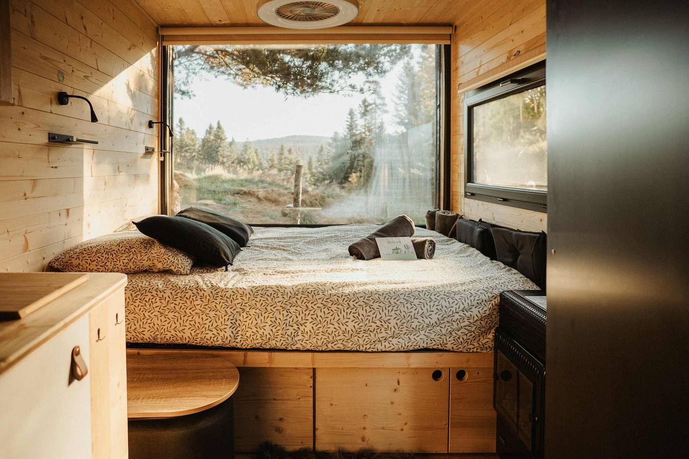 Homnest ※ L'Instant Sauvage ※ Vue Cimes & Forêt in Riotord, Alto Loira