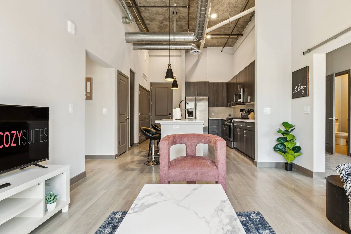 Entire apartment, Cozysuites Phx Roro Gym Pool Pets Parking 15 in Phoenix, Maricopa County