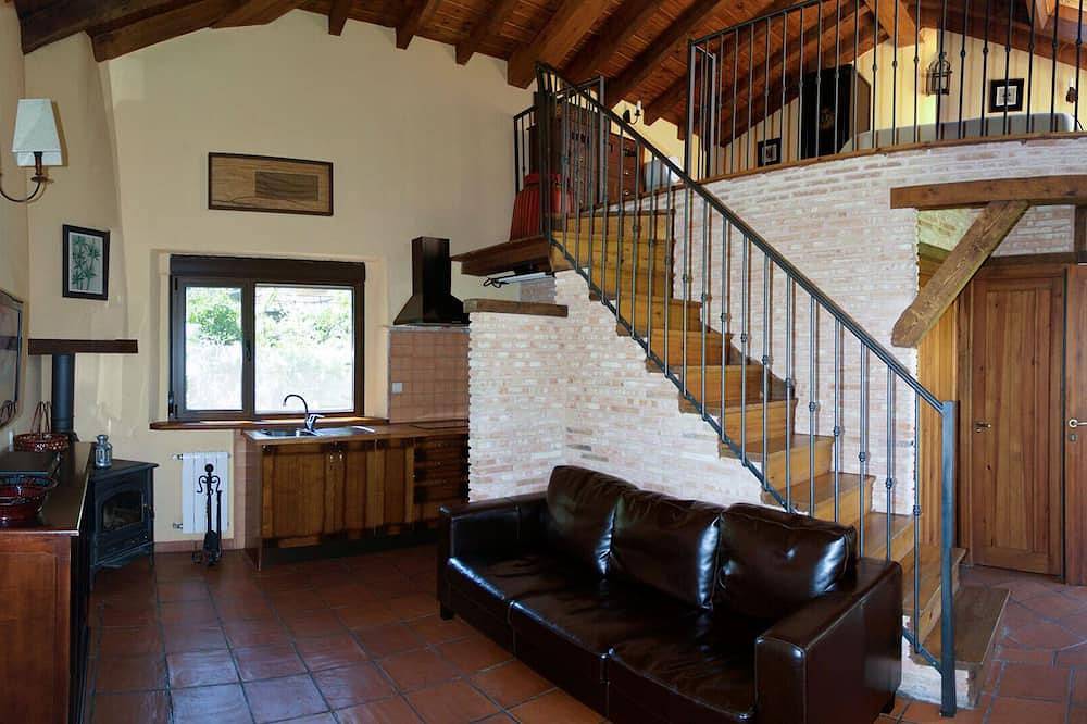 Entire apartment, Apartment in the Sierra, duplex type with 2 bedrooms and Garden in Manjirón, Puentes Viejas