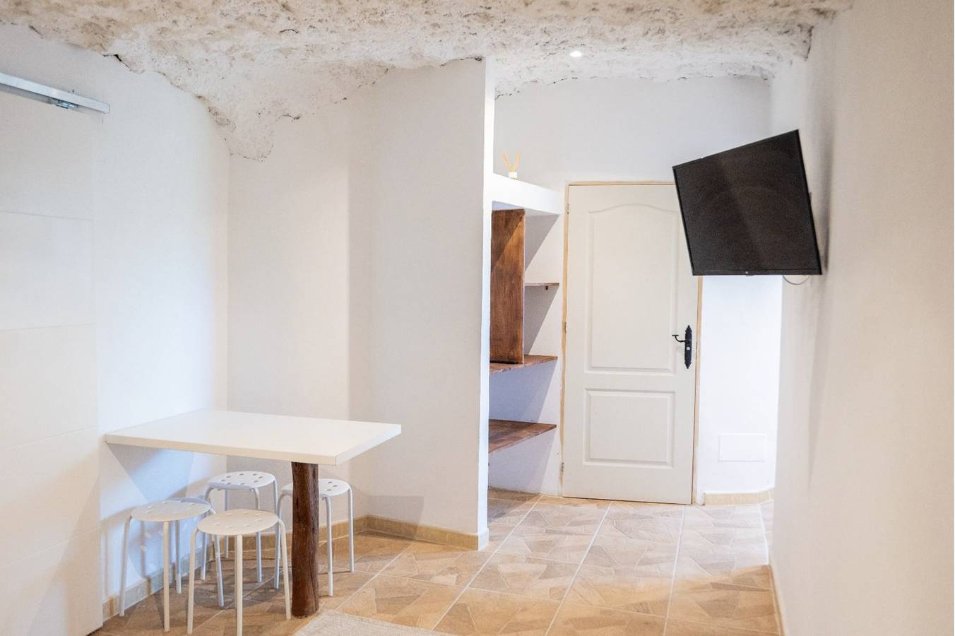 Vacation Home 'Guayarmina' with Sea View, Shared Pool and Wi-Fi in Arico, South Tenerife