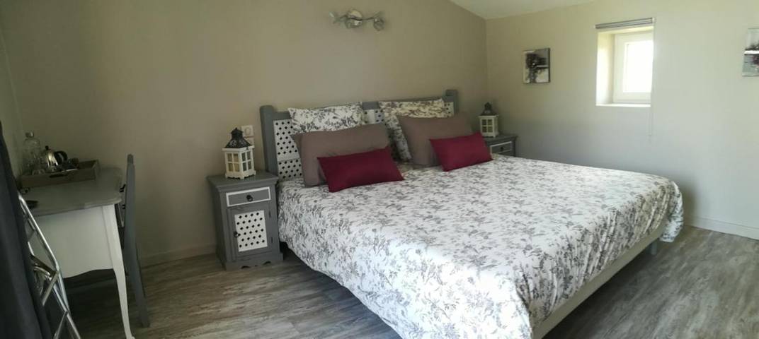 Location de vacances pour 2 personnes, avec vue ainsi que jardin et terrasse à Saint-Amand-de-Coly - 4