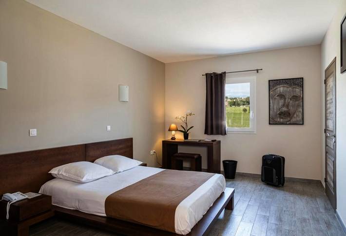 Hôtel pour 3 personnes, avec terrasse et jardin à Saint-Laurent-des-Arbres - 3