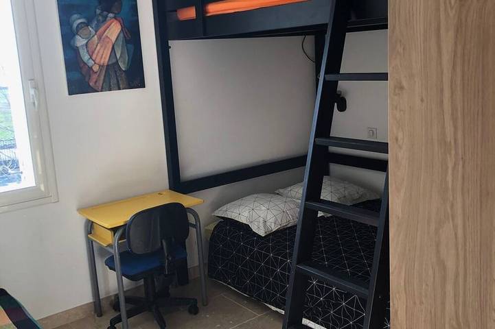 Komplette Unterkunft im 1. Stock eines provenzalischen Hauses mit freiem Blick auf die Teiche in Istres, Mittelmeerküste (Frankreich)