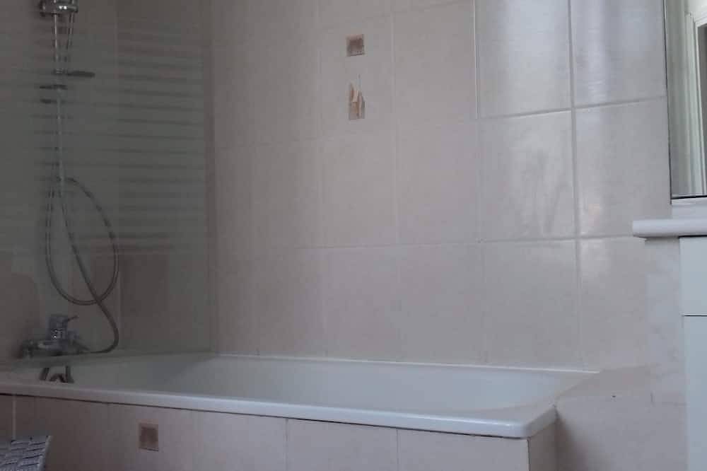 Entire apartment, Entire Apartment Near Honfleur In Peace in Beuzeville, Bernay region