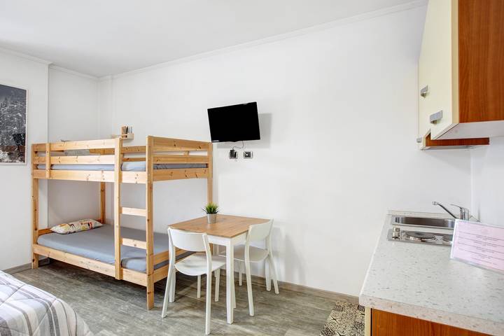 Entire studio, Studio Apartment 'Alpen Pila Residence - 3' with Mountain View, Wi-Fi and Air Conditioning in Aosta, Wallisian Alps