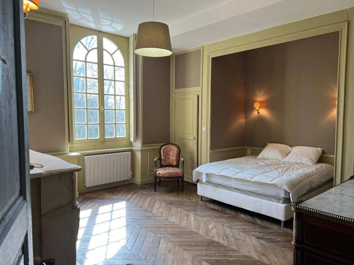 Double Room with Private Bathroom in La Ferté-Saint-Aubin, Sologne