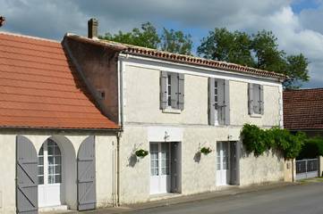 Chambre d’hôte pour 4 personnes, avec jardin à Montpon-Ménestérol