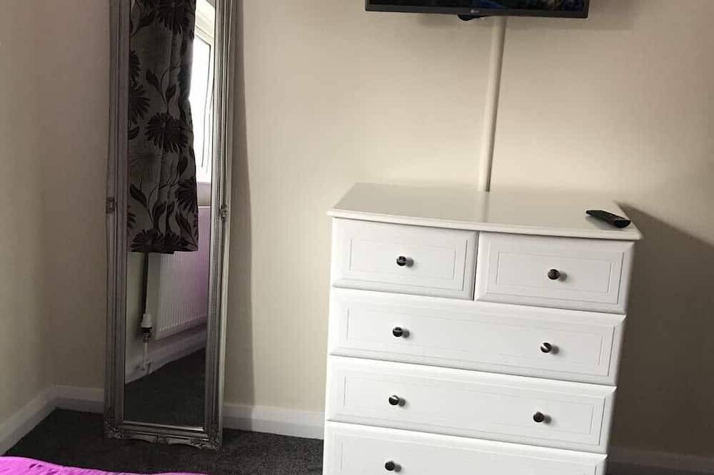 Casa-Baño Privado-4 Bedroom in Chelmsford, Essex