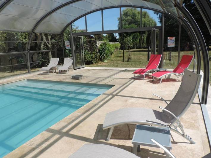 Location de vacances pour 2 personnes, avec jardin ainsi que piscine et vue à Saint-Branchs - 2