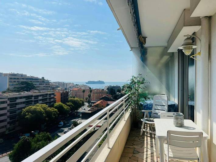 Gîte pour 4 personnes, avec terrasse et vue dans Chateau Et Parc Vallombrosa Cannes - 2