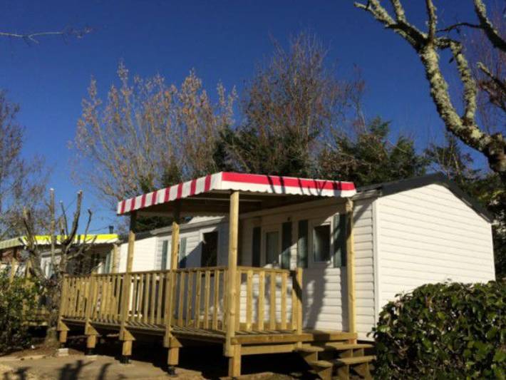 Camping pour 5 personnes, avec piscine et terrasse