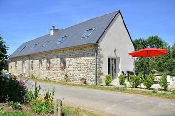 Gîte pour 10 personnes, avec terrasse et jardin à Plogonnec
