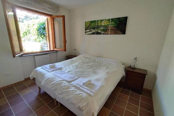 La Buganvilla: un' accogliente villetta con giardino vicino al centro di Sirolo in Sirolo, Riviera del Conero