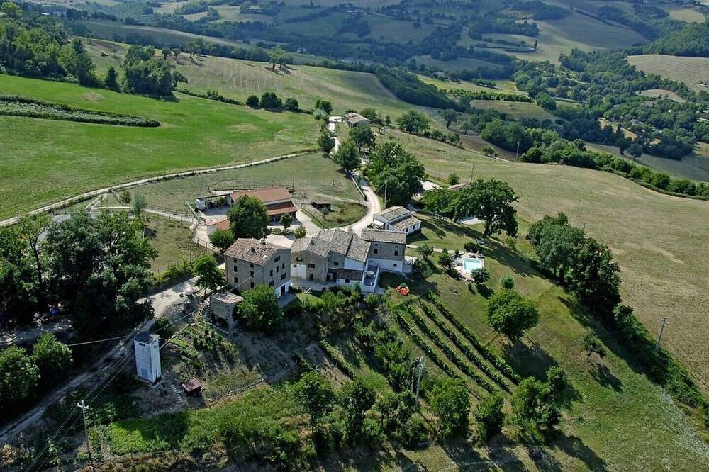 Appartement entier, Agriturismo Vecchia Quercia - Appartement \"Bellisio\" jusqu'à 5 personnes in Pergola, Valle del Metauro