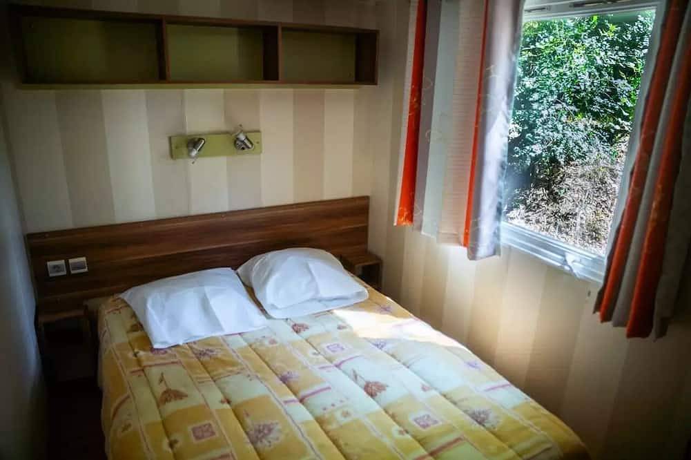 Mobil-Home Evasion 2 chambres (4 adultes et 2 enfants de -16 ans) 4 Ã  6 personnes - 4 pers. inclus dans le tarif in La Bocca, Cannes