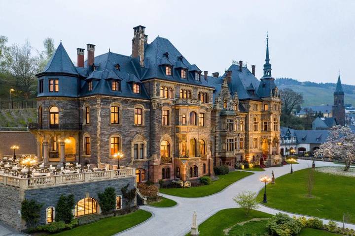 Hotel für 2 Personen, mit Terrasse und Garten sowie Pool und Sauna in Lieser