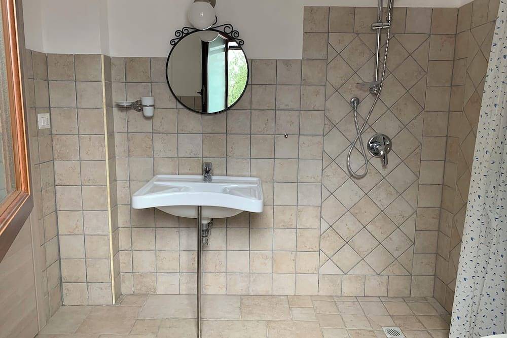 Two-room apartment in a field of olive trees in Peschici, Peschici region