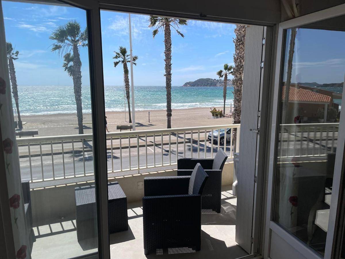 Appartement entier, Apartment with Sea View in Six-Fours-les-Plages, Côte méditerranéenne (France)