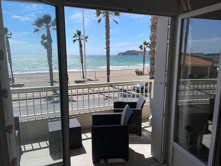 Gîte pour 4 personnes, avec Balcon ainsi que Terrasse et Vue dans Plage de Bonne Grace