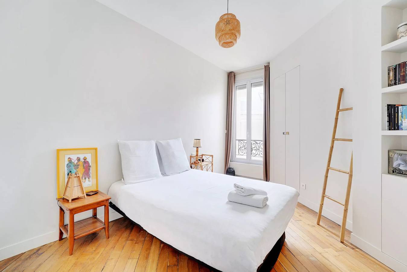 Entire apartment, Martyrs Village Montmartre 2 bedrooms in Paris, Ile de France