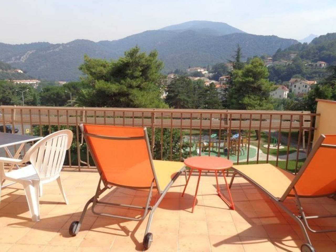 Ganzes Studio, Gemütliche F1-Wohnung mit Terrasse, Garage und Aufzug - Zentrumsnah in Amélie-les-Bains in Montbolo, Céret und Umgebung