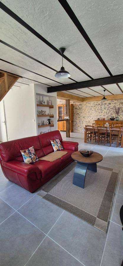 Location de vacances pour 6 personnes, avec jardin dans Mary (Saône-et-Loire)