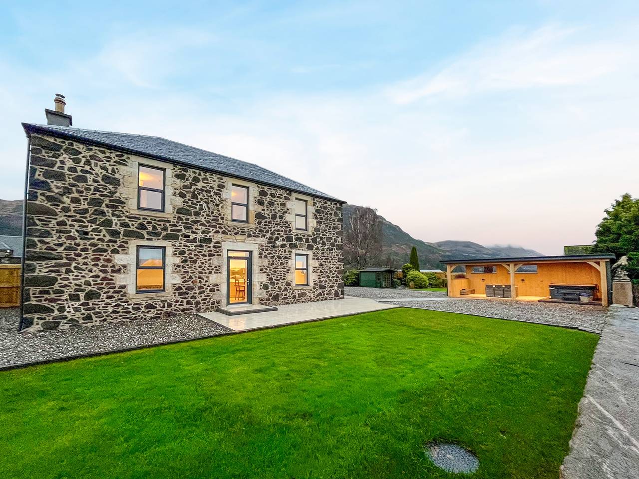 Holiday Rental for 10 People in Stirling, Stirling region
