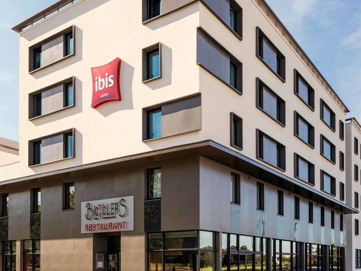Hôtel pour 3 personnes, avec terrasse et vue dans Vélodrome national de Saint Quentin en Yvelines