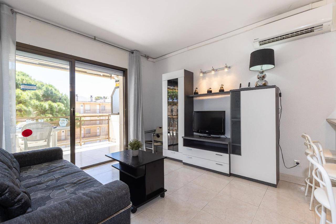 Entire apartment, One-Bedroom Apartment in Vilafortuny, Cambrils