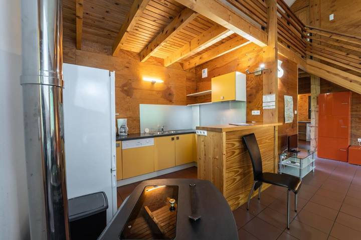 Location de vacances pour 8 personnes, avec terrasse à La Bastide-Puylaurent - 3