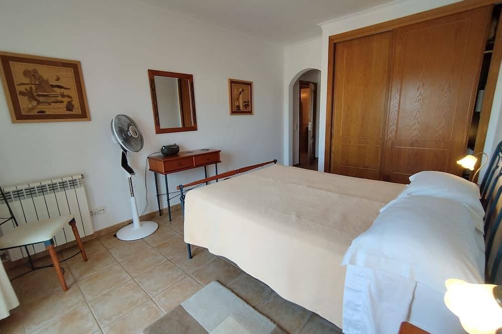 Casa Gemeas in Luz with ocean views, private pool - 10 mins walk to the beach in Praia da Luz, Faro District