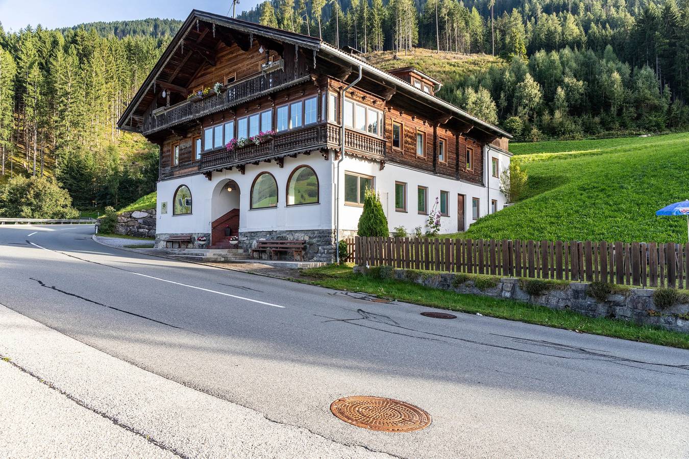 Ferienhaus 'A nett’s Nest' inmitten der Zillertal Arena mit Garten und Wlan in Hainzenberg, Zillertaler Alpen