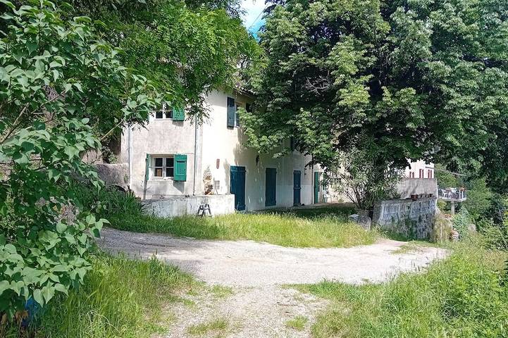 Gîte pour 14 personnes, avec Piscine à Monoblet
