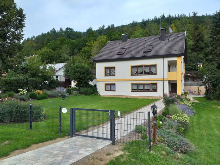 Ferienwohnung für 4 Personen, mit Balkon und Terrasse sowie Garten