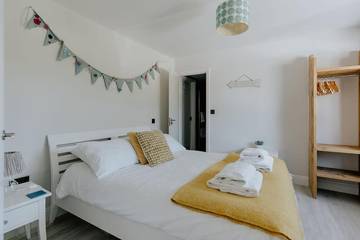 Log Cabin for 8 People in Croyde, Devon, Photo 2