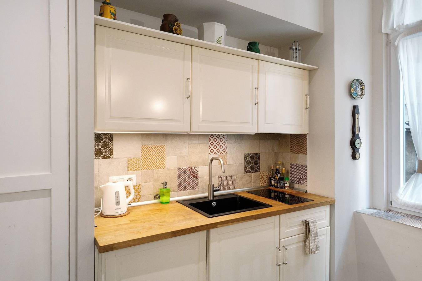 Appartement entier, Appartement de vacances 'Teatro Nuovo' avec balcon, Wi-Fi et climatisation in Naples, Province de Naples