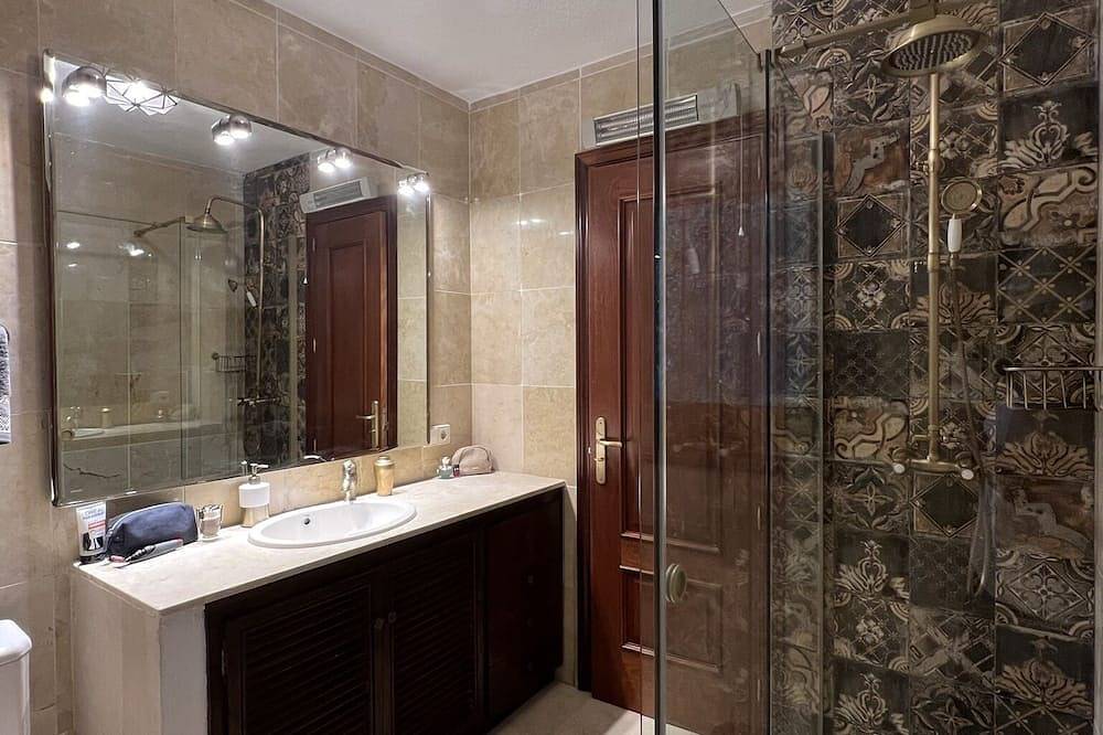 Villa with sea views in sunny Spain in El Madronal, Benahavís