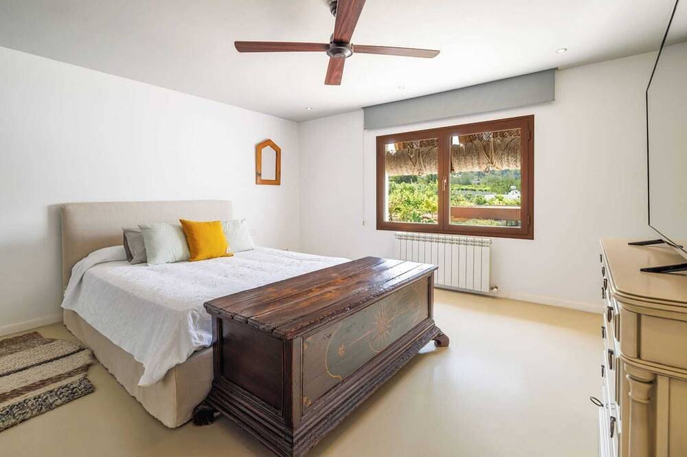 Casa San Carlos Exquisite family house 300m from the village, 3km from the beach in Sant Carles de Peralta, Santa Eulària des Riu