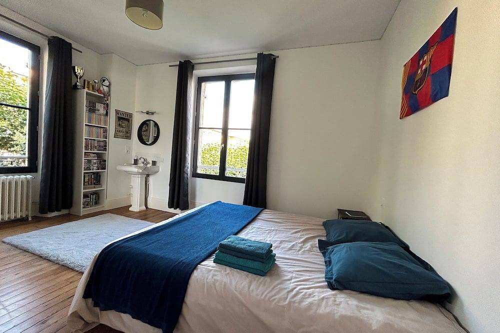 Large house with swimming pool and garden Bergerac center in Bergerac, Périgord Pourpre