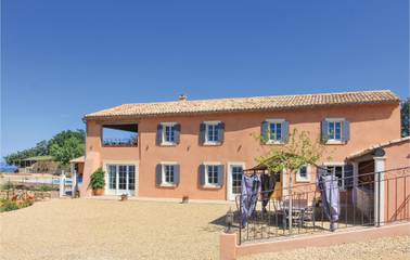 Gîte pour 10 personnes, avec terrasse ainsi que jardin et piscine à Cairanne