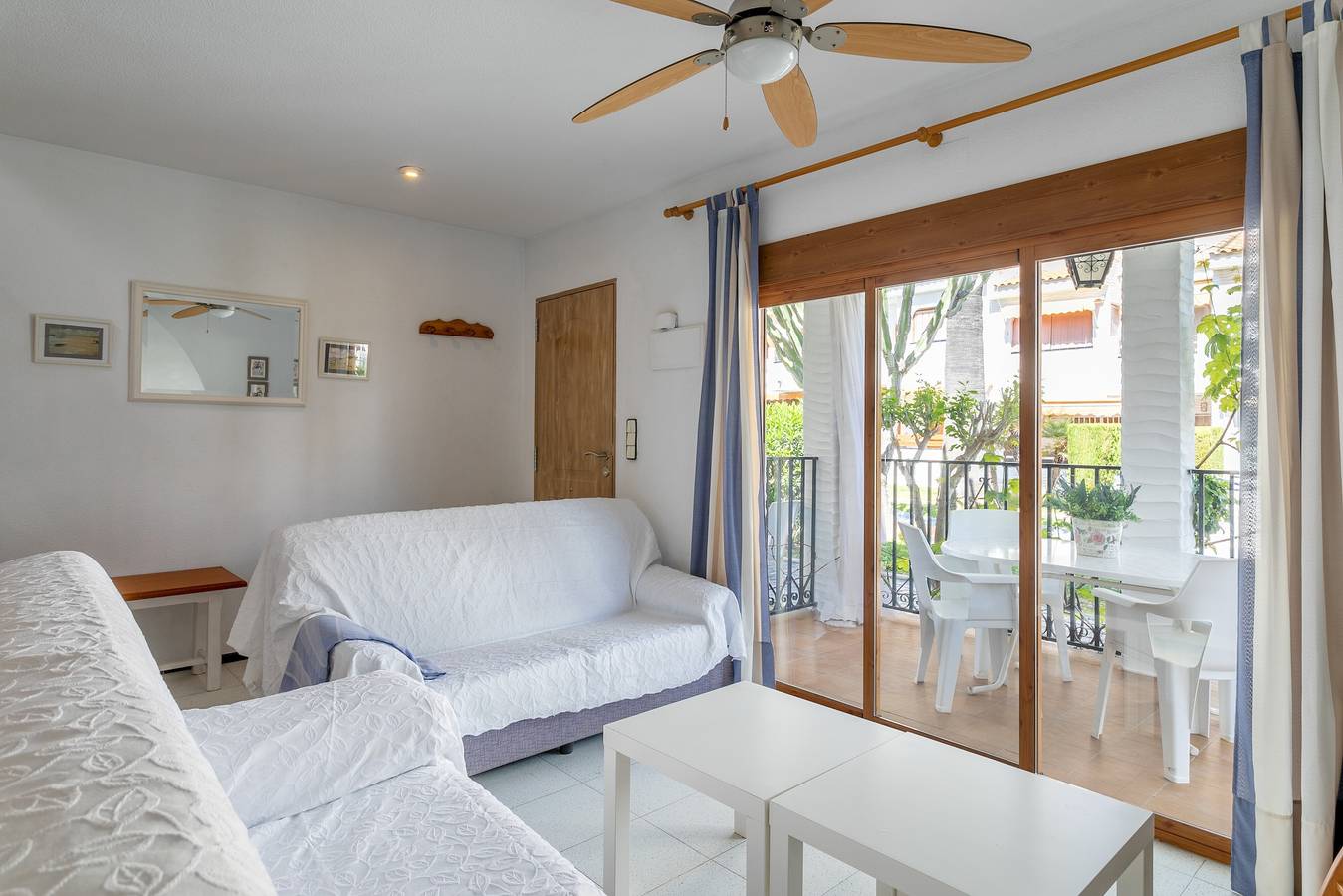 Casa de vacaciones 'Casa en la playa con piscinas E' con piscina compartida in Santa Pola, Costa Blanca