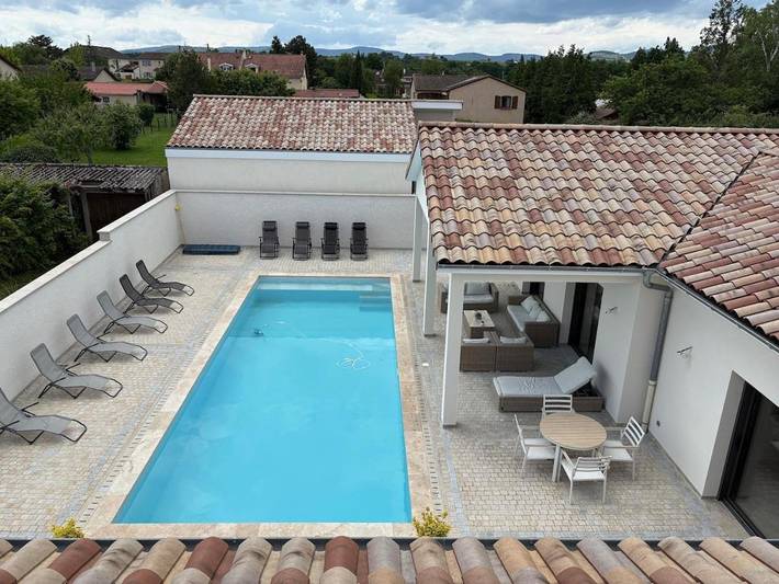 Location de vacances pour 6 personnes, avec jardin et piscine ainsi que vue et bassin pour enfant à Crêches-sur-Saône - 2