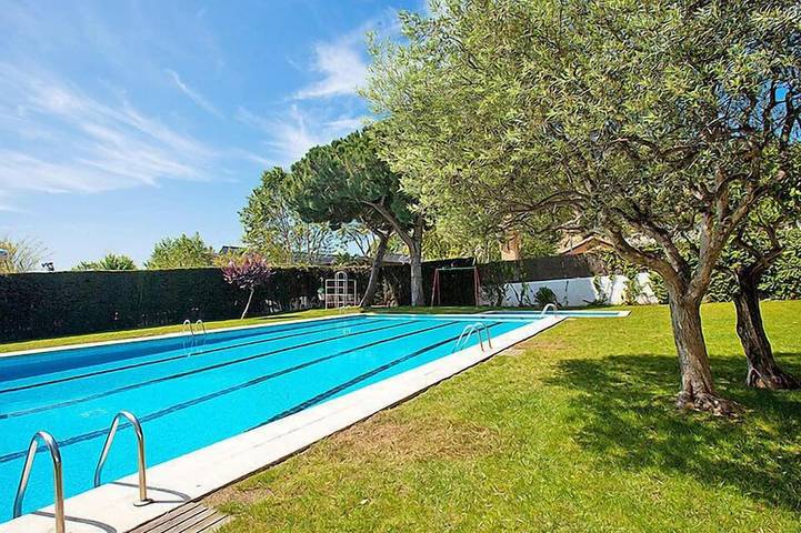 Apartamento de vacaciones para 5 personas, con piscina y jardín - 1
